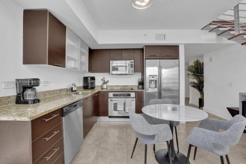 Copropriété à vendre à Miami, Floride: 2 chambres, 117.71 m2 № 1291533 - photo 13