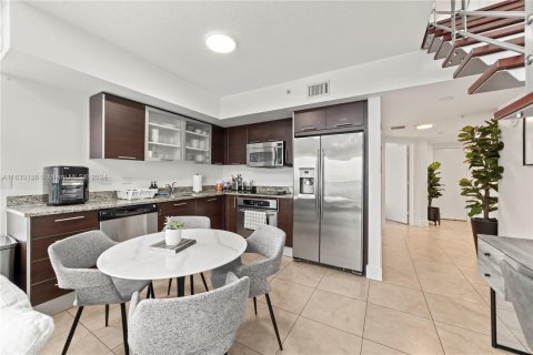 Copropriété à vendre à Miami, Floride: 2 chambres, 117.71 m2 № 1291533 - photo 14