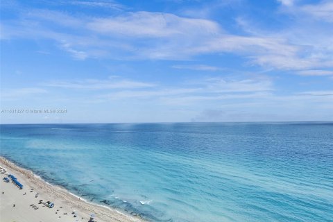 Condo in Sunny Isles Beach, Florida, 1 bedroom  № 1291901 - photo 12