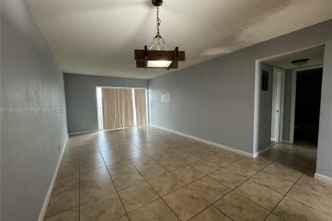 Condo in Miramar, Florida, 1 bedroom  № 1176166 - photo 6