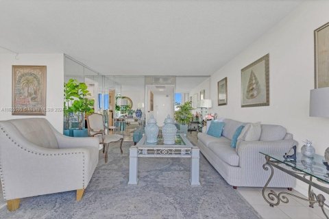 Condo in Aventura, Florida, 1 bedroom  № 1354494 - photo 9