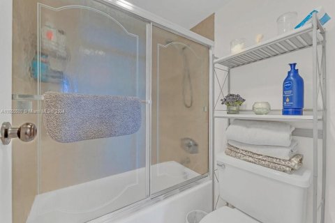 Condo in Aventura, Florida, 1 bedroom  № 1354494 - photo 17