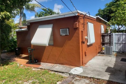 House in North Miami, Florida 3 bedrooms, 99.41 sq.m. № 115168 - photo 21