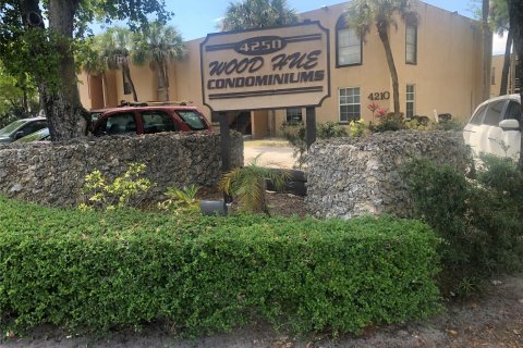 Condo in Lauderhill, Florida, 1 bedroom  № 1172859 - photo 11