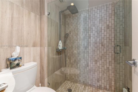 Condo in Miami Beach, Florida, 1 bedroom  № 118912 - photo 14