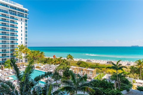 Condo in Miami Beach, Florida, 1 bedroom  № 118912 - photo 1