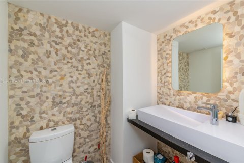 Condominio en alquiler en Miami Beach, Florida, 1 dormitorio, 89.19 m2 № 118912 - foto 12