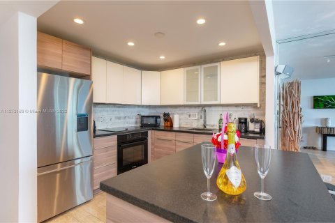 Condo in Miami Beach, Florida, 1 bedroom  № 118912 - photo 6