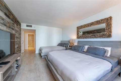 Condo in Miami Beach, Florida, 1 bedroom  № 118912 - photo 16