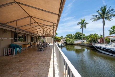 Villa ou maison à vendre à Dania Beach, Floride: 7 chambres № 954155 - photo 15