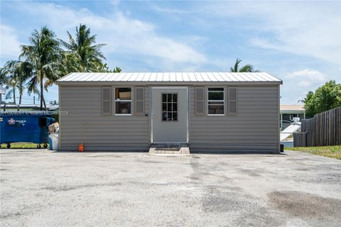 House in Dania Beach, Florida 7 bedrooms № 954155 - photo 10