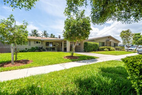 Villa ou maison à vendre à Dania Beach, Floride: 7 chambres № 954155 - photo 4