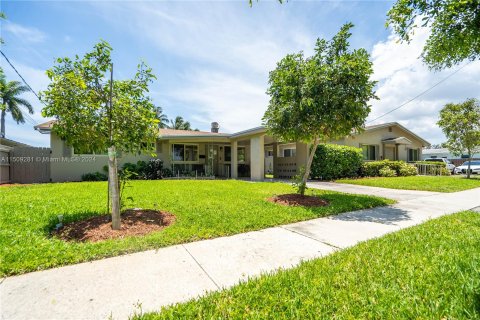 Villa ou maison à vendre à Dania Beach, Floride: 7 chambres № 954155 - photo 5