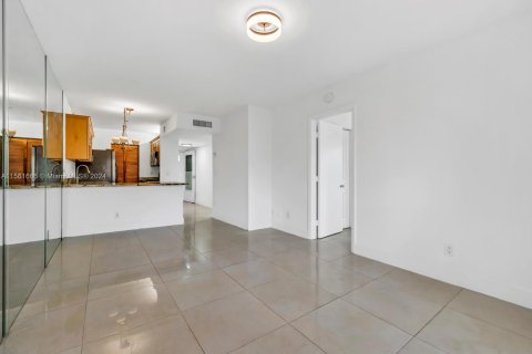 Condominio en venta en Wilton Manors, Florida, 2 dormitorios, 70.7 m2 № 1102982 - foto 4