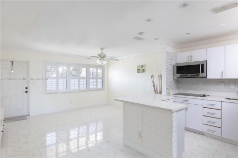 Condominio en venta en Sunrise, Florida, 1 dormitorio, 54.81 m2 № 1103029 - foto 1