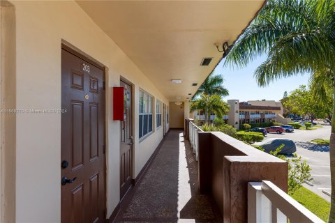 Condominio en venta en Sunrise, Florida, 1 dormitorio, 54.81 m2 № 1103029 - foto 2