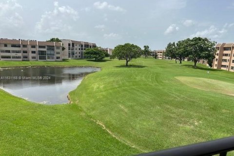 Copropriété à vendre à Sunrise, Floride: 2 chambres, 75.25 m2 № 1291795 - photo 1