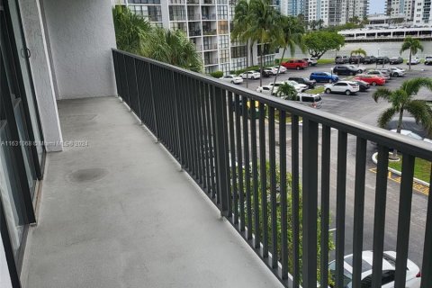 Copropriété à vendre à Hallandale Beach, Floride: 2 chambres, 132.85 m2 № 1291797 - photo 30