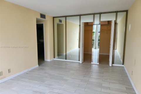 Copropriété à vendre à Hallandale Beach, Floride: 2 chambres, 132.85 m2 № 1291797 - photo 28