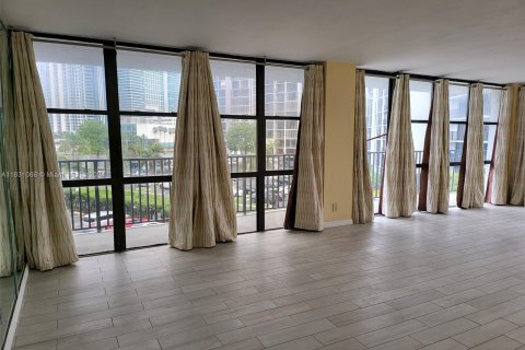 Condominio en venta en Hallandale Beach, Florida, 2 dormitorios, 132.85 m2 № 1291797 - foto 16