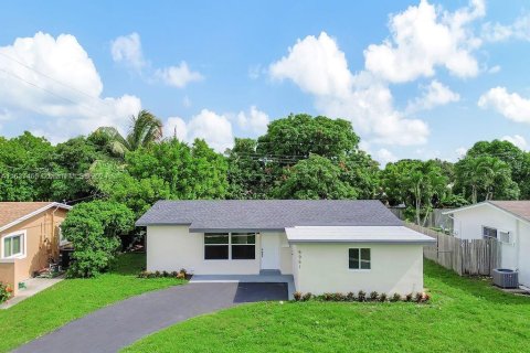 Casa en venta en Sunrise, Florida, 3 dormitorios, 104.42 m2 № 1332295 - foto 1