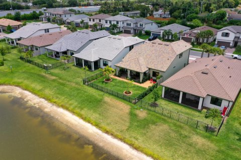 Villa ou maison à vendre à Lake Worth, Floride: 5 chambres, 257.9 m2 № 1174032 - photo 13