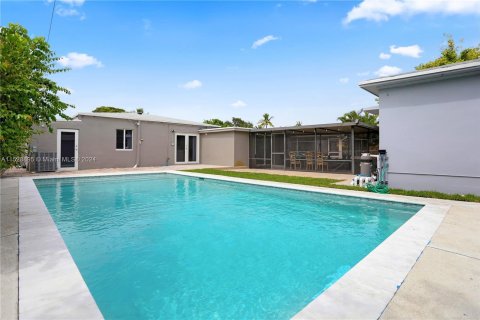 House in Hollywood, Florida 4 bedrooms, 154.03 sq.m. № 1174077 - photo 18