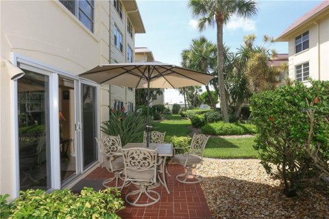 Condo in Longboat Key, Florida, 2 bedrooms  № 251583 - photo 14