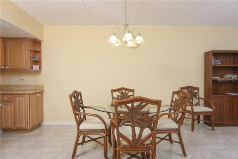 Condo in Longboat Key, Florida, 2 bedrooms  № 251583 - photo 7