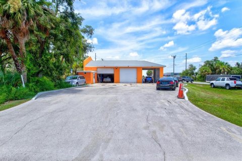 Immobilier commercial à vendre à Port Charlotte, Floride: 116.03 m2 № 621683 - photo 2