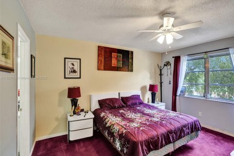 Condo in North Lauderdale, Florida, 2 bedrooms  № 1013412 - photo 13