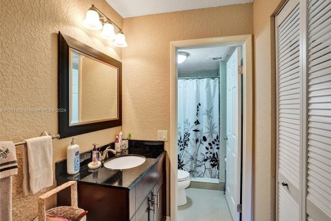 Condo in Deerfield Beach, Florida, 2 bedrooms  № 1160608 - photo 21