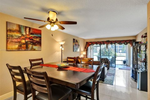 Condo in Deerfield Beach, Florida, 2 bedrooms  № 1160608 - photo 1