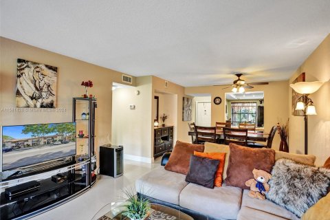 Condo in Deerfield Beach, Florida, 2 bedrooms  № 1160608 - photo 6