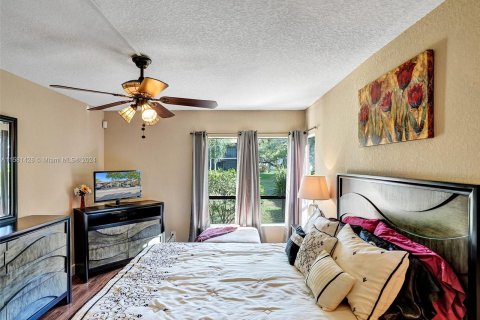 Condo in Deerfield Beach, Florida, 2 bedrooms  № 1160608 - photo 19