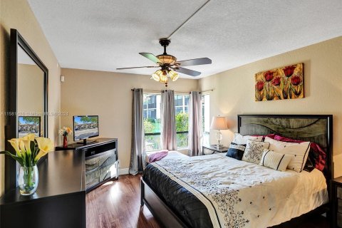 Condo in Deerfield Beach, Florida, 2 bedrooms  № 1160608 - photo 18