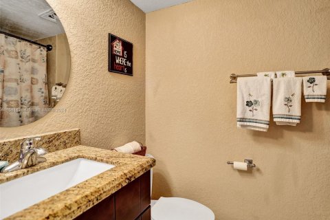 Condo in Deerfield Beach, Florida, 2 bedrooms  № 1160608 - photo 24