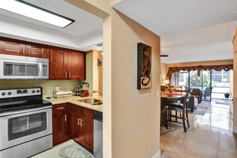 Condo in Deerfield Beach, Florida, 2 bedrooms  № 1160608 - photo 12