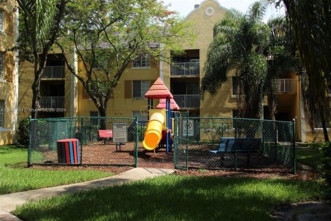 Condominio en venta en Pembroke Pines, Florida, 3 dormitorios, 115.2 m2 № 1410832 - foto 29