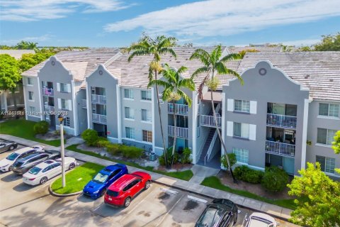 Condominio en venta en Pembroke Pines, Florida, 3 dormitorios, 115.2 m2 № 1410832 - foto 1