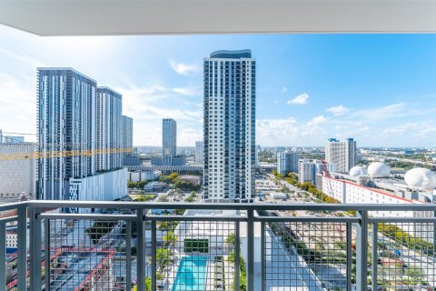 Apartment in Miami, Florida 55.74 sq.m. № 528965 - photo 1