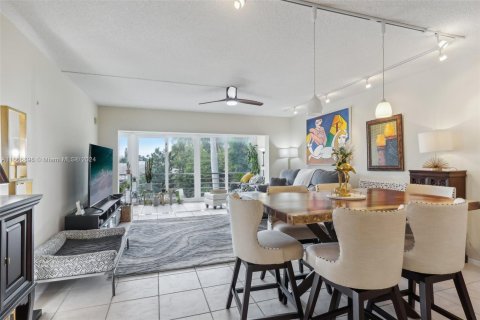 Copropriété à vendre à Fort Lauderdale, Floride: 2 chambres, 119.01 m2 № 1380617 - photo 2