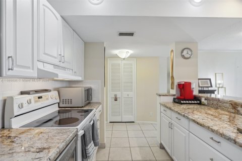 Condo in Fort Lauderdale, Florida, 2 bedrooms  № 1380617 - photo 21