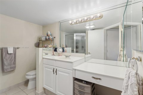 Condo in Fort Lauderdale, Florida, 2 bedrooms  № 1380617 - photo 9