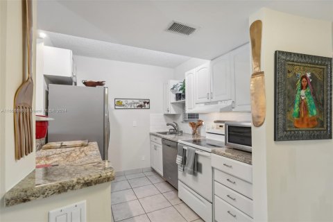 Condo in Fort Lauderdale, Florida, 2 bedrooms  № 1380617 - photo 18