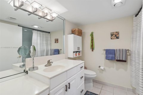 Condo in Fort Lauderdale, Florida, 2 bedrooms  № 1380617 - photo 11