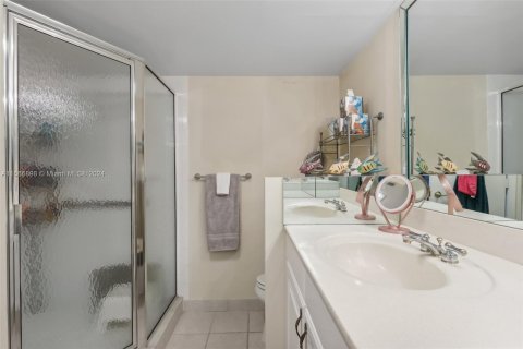 Condo in Fort Lauderdale, Florida, 2 bedrooms  № 1380617 - photo 10