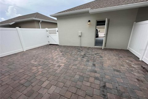 Townhouse in Saint Cloud, Florida 3 bedrooms, 150.5 sq.m. № 1387032 - photo 3