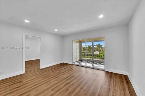 Condo in Pembroke Pines, Florida, 2 bedrooms  № 1345623 - photo 23