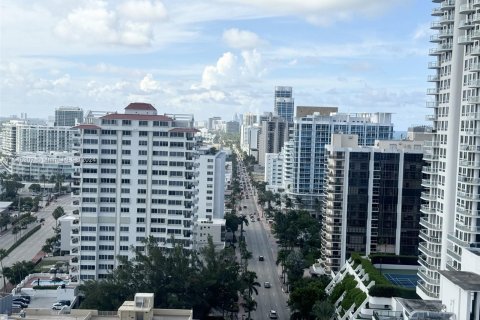 Condo in Miami Beach, Florida, 2 bedrooms  № 1345621 - photo 19